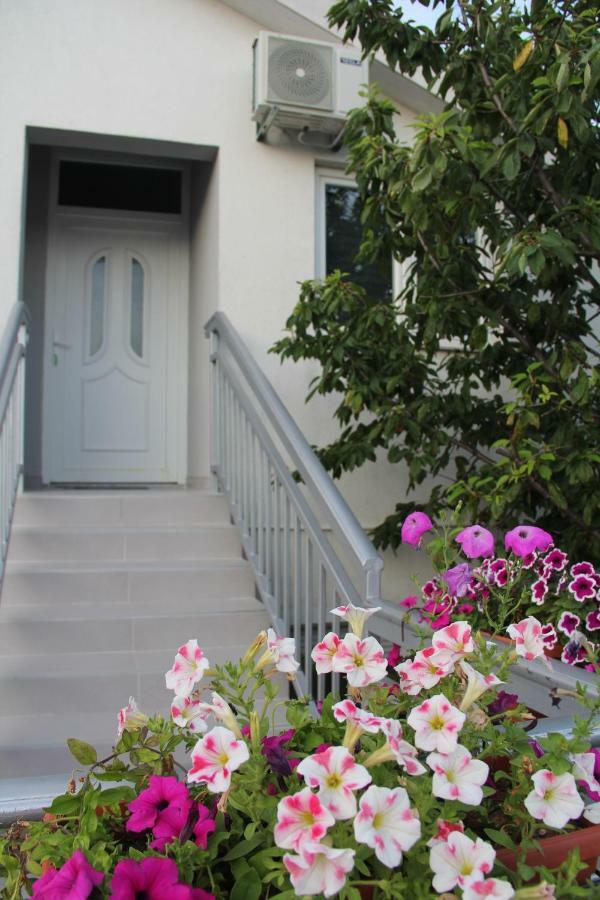 Holiday Home Flora Mostar Exterior foto