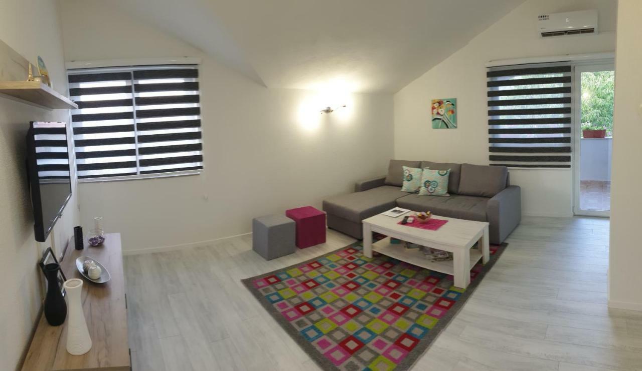 Holiday Home Flora Mostar Exterior foto
