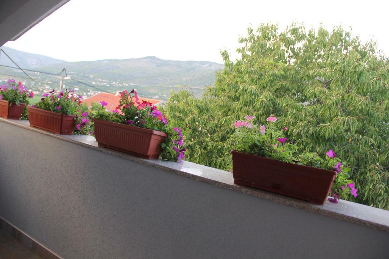 Holiday Home Flora Mostar Exterior foto